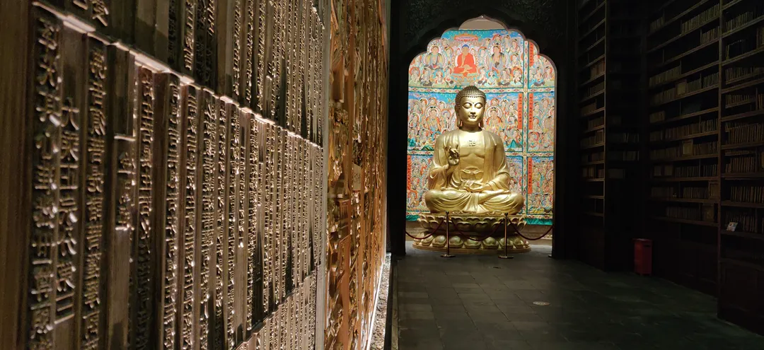 A gilded Buddha beyond a wall of engraved sutras, Usnisa Palace, Nanjing