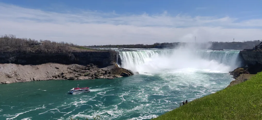 Horseshoe Falls and the mist boat, Niagara